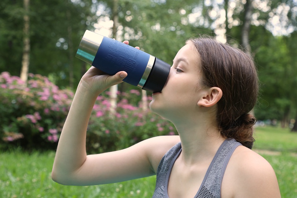consejos para hacer ejercicio toma suficiente agua